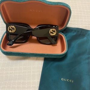Gucci sunglasses- black